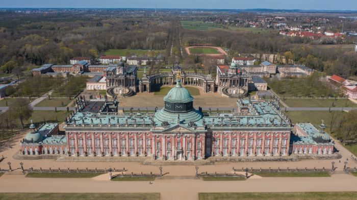 Neues_Palais_Sanssouci_700.jpg